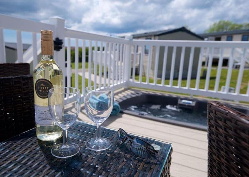 Rosefinch Sleeps 2 Persons-Private Hot Tub-Tranquil Holiday Away From It All Yet Not Far From St Austell- The Holiday Home Has One Bedroom, Living And Dining Area, Equipped Kitchen-Decking-Outdoor Furniture-Fishing Lakes-Non Pet Unit Екстериор снимка